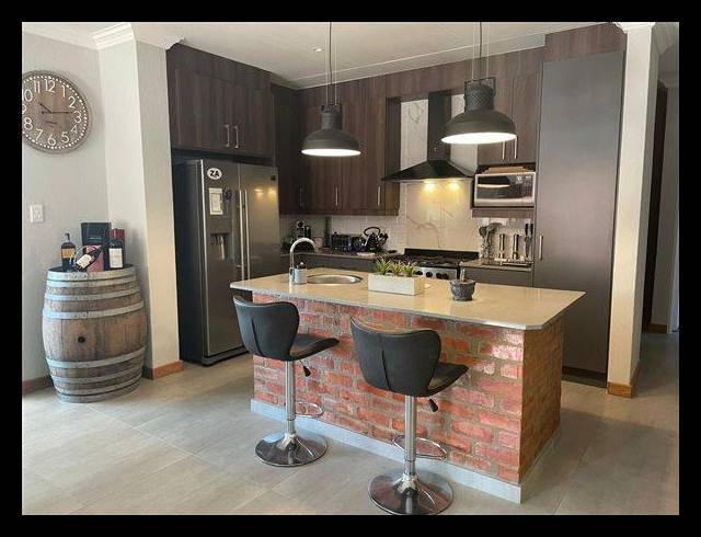 3 BEDROOM CLUSTER FOR SALE IN POMONA